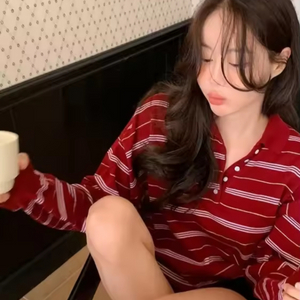 레드 오버핏 카라 니트