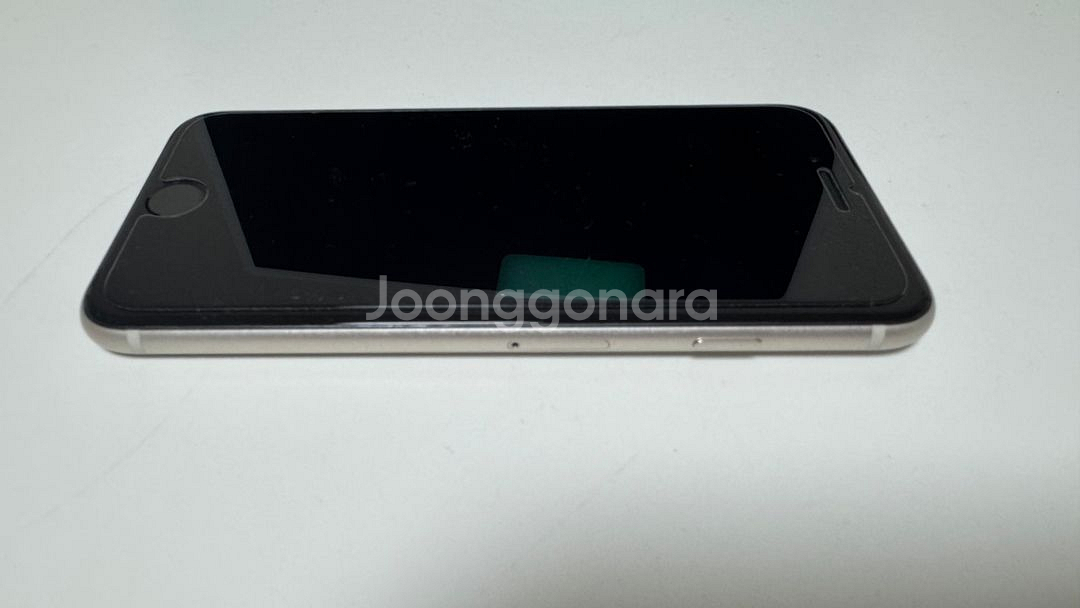 애플 아이폰se3 64기가 화이트 팝니다--1