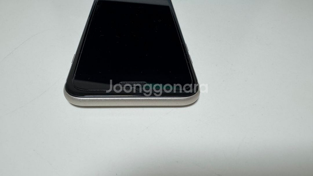 애플 아이폰se3 64기가 화이트 팝니다--2