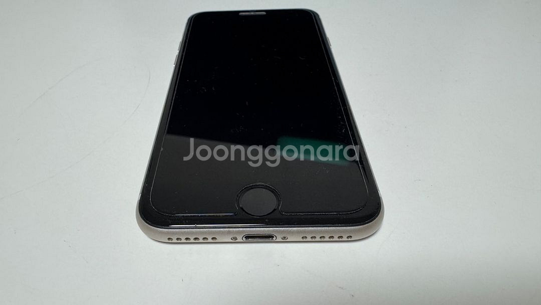 애플 아이폰se3 64기가 화이트 팝니다--4