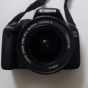 캐논 카메라 550d 와 18-55mm 렌즈 팝니다.