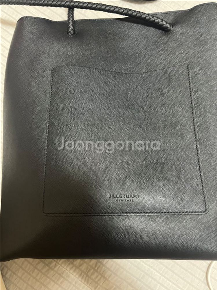 질스튜어트 소가죽 토트백 하트참 장식--3