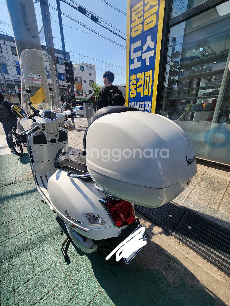 베스파GTS300 흰빨 팝니다--7