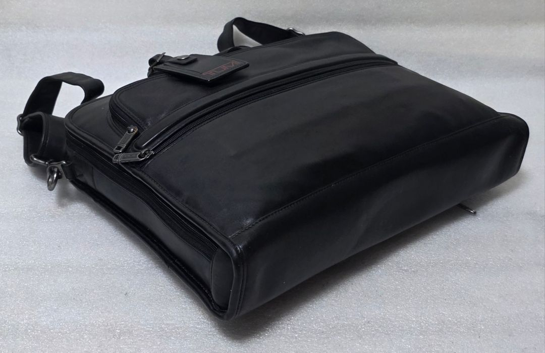 투미 컴팩트 스크린 랩탑 레더 브리프 96111D4--4