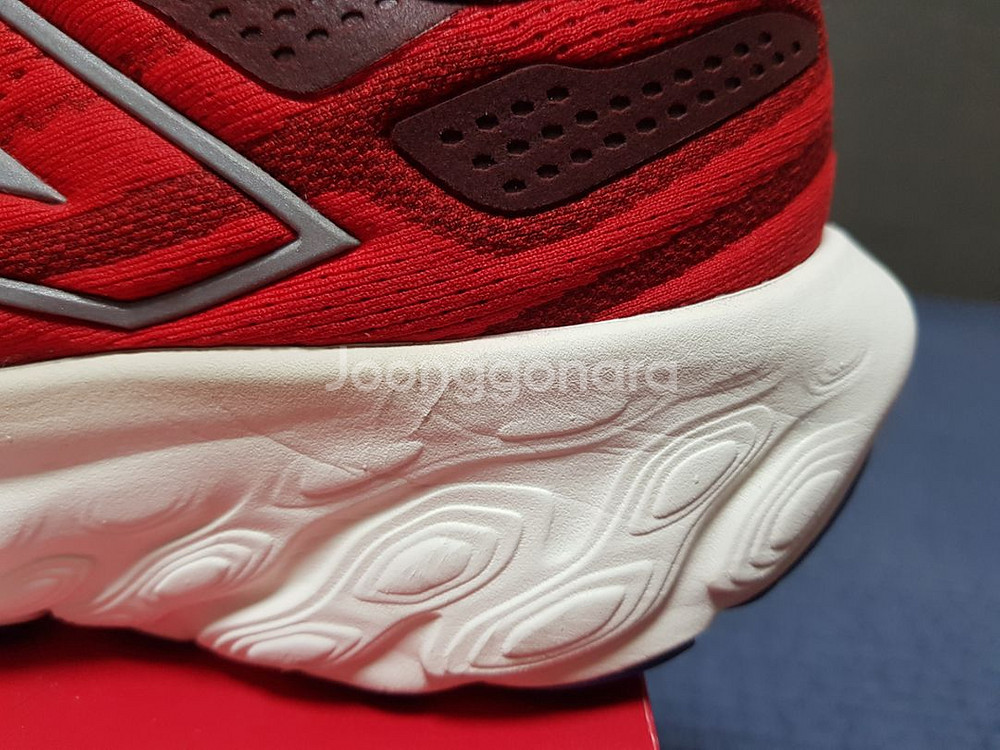 뉴발란스 프레쉬폼 1080v13--5