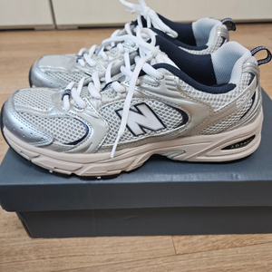 뉴발란스 530