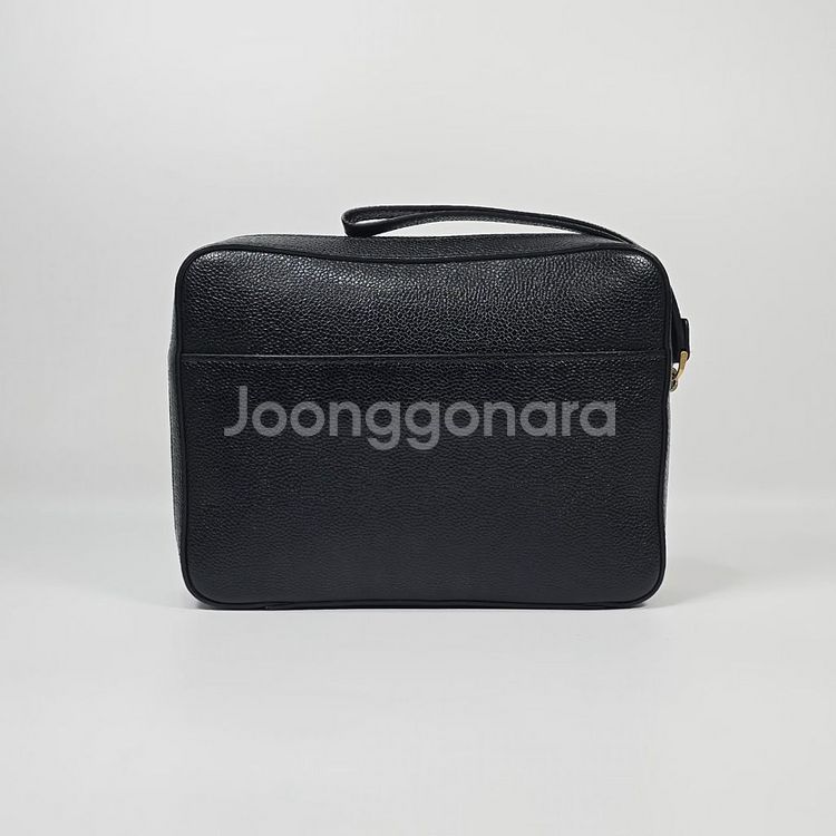 톰브라운 페블그레인 스트랩 클러치백--1