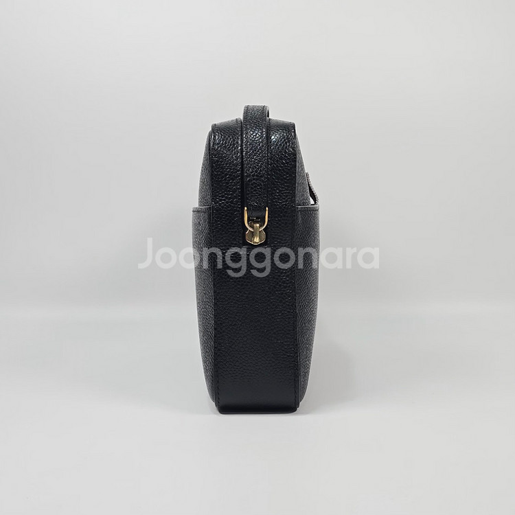 톰브라운 페블그레인 스트랩 클러치백--3
