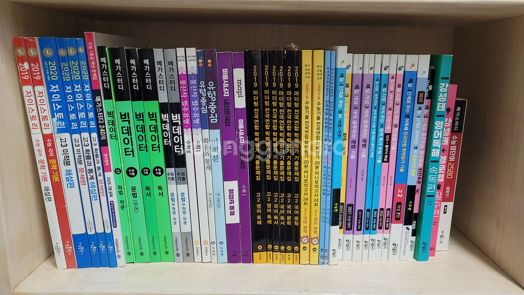 새책 및 헌책 개당 3천원 판매 (수능 및 내신 문제집--1
