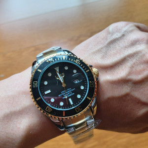 스틸밴드 쿼츠 손목시계.지름42mm.새상품