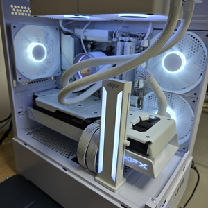 XFX 라데온 RX 7900 GRE 화이트 그래픽카드