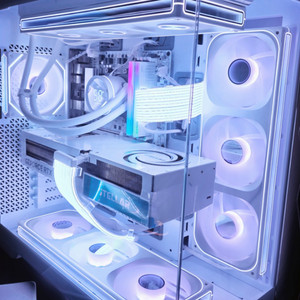 9800X3D 5080 올화이트 새상품본체