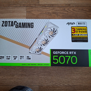 ZOTAC RTX 5070 AMP White D7
