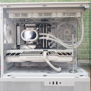 9800X3D / RTX5070TI 화이트 컴퓨터 PC