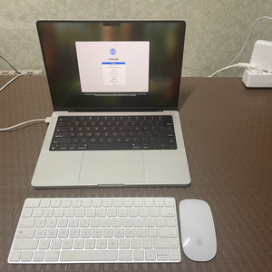 MacBook Pro 14인치 M1칩 (실버 컬러)