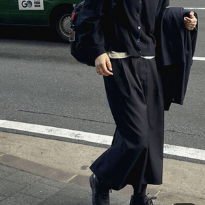 어튜트 센 핀턱 스커트 (네이비, S)
