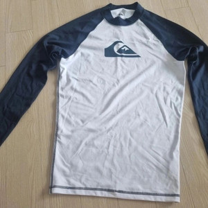 퀵실버 래시가드