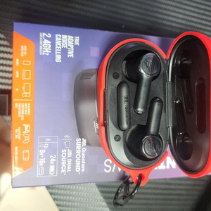 JBL QUANTUM TWS 무선 이어폰 팝니다