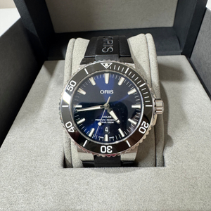 남성용 오리스 애커스 딥블루 43.5mm