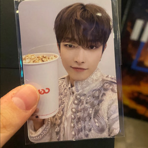 에이티즈 cgv 포카 홍중