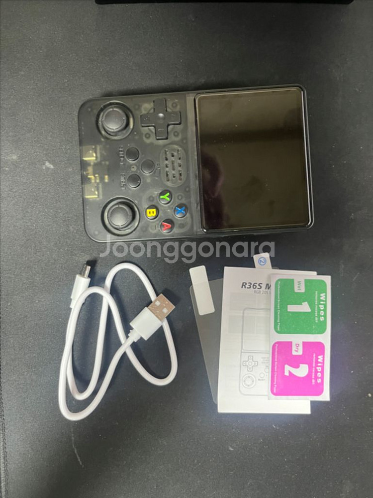 r36s 레트로 게임기+파우치 팝니다.--4