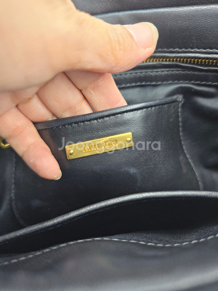 [정품] MIU MIU 마테라쎄 클러치백 블랙--9