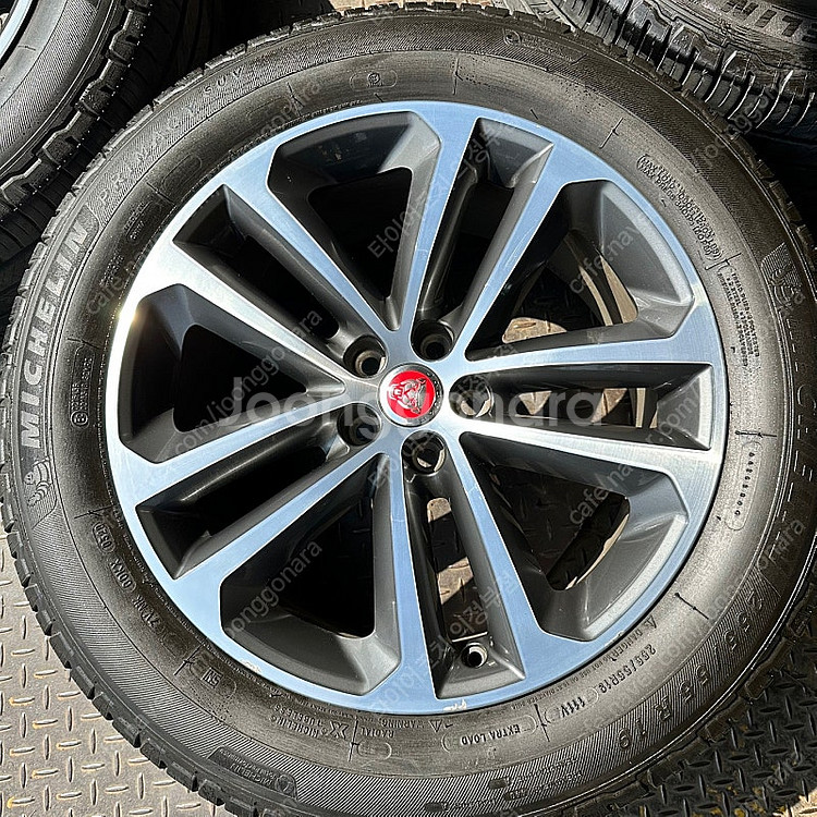 19인치 재규어 F페이스 순정휠타이어 1대분 PCD108 8.5J +45--1