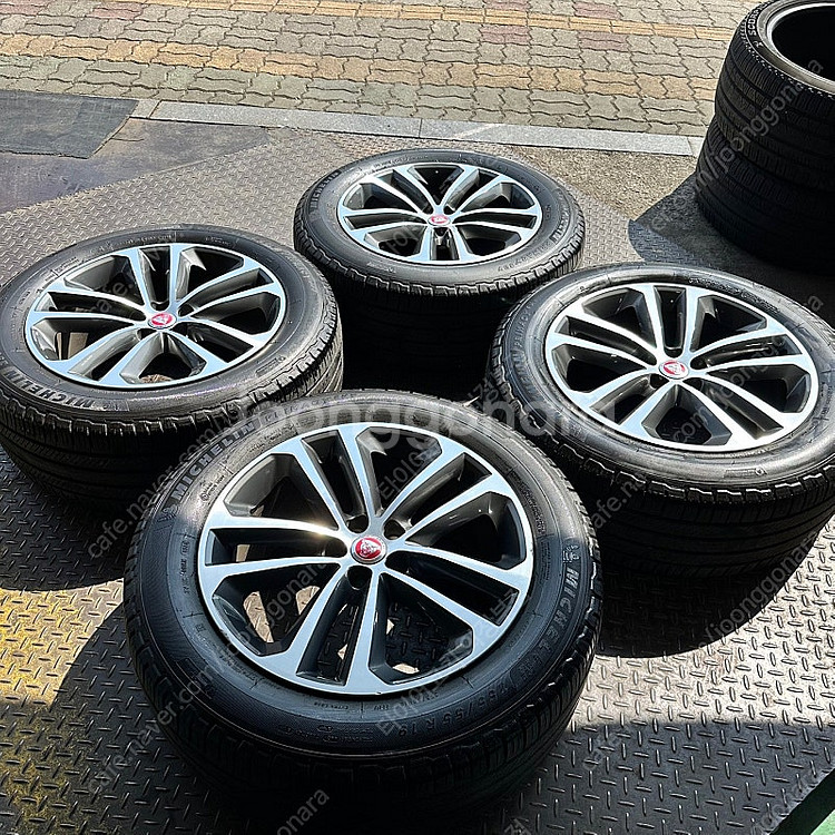 19인치 재규어 F페이스 순정휠타이어 1대분 PCD108 8.5J +45--5