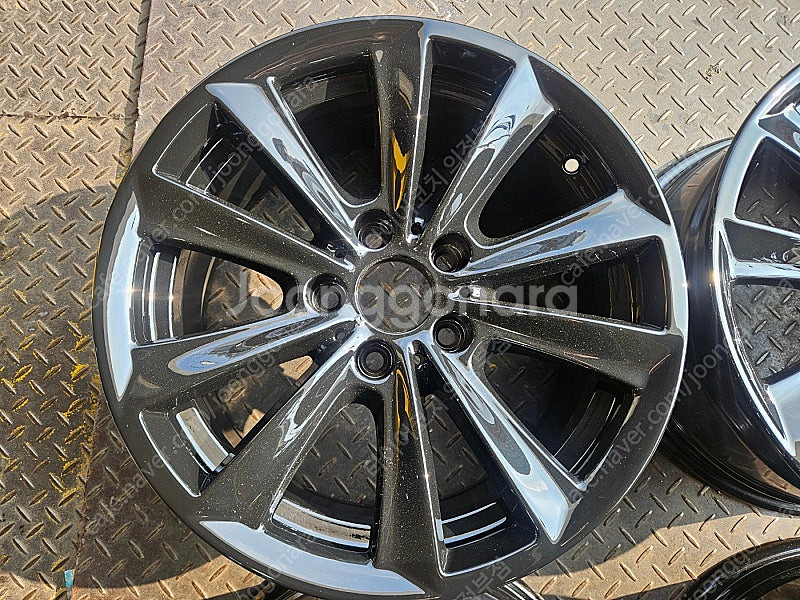 17인치 BMW F10 5시리즈 유광블랙 순정휠 1대분--1