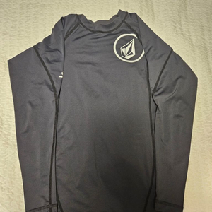 볼콤 래쉬가드 슬림핏