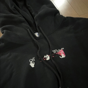 오프화이트 아크릴릭 후드티