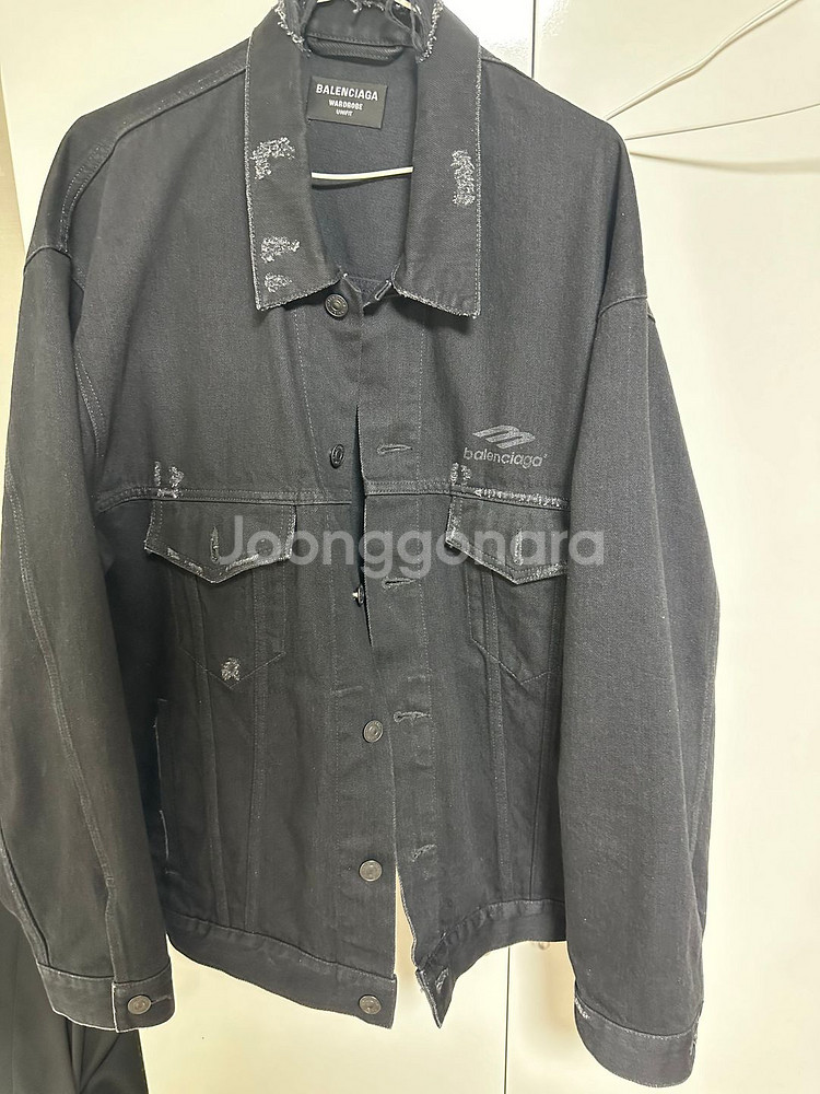 발렌시아가 24FW 스포츠 아이콘 데님 자켓 팝니다.--1