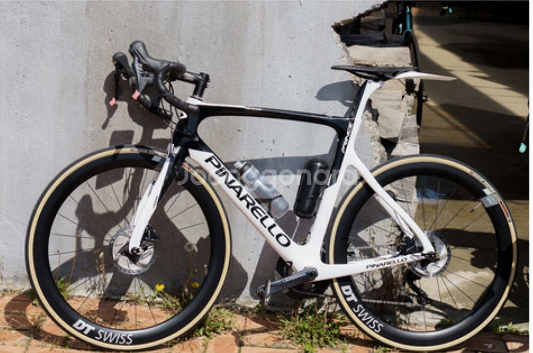 22년 피나렐로 프린스 판매합니다.--0