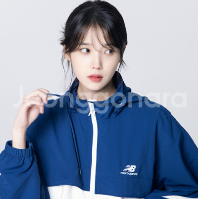 뉴발란스 윈드브레이커 바람막이 ( 아이유 바람막이 )--1