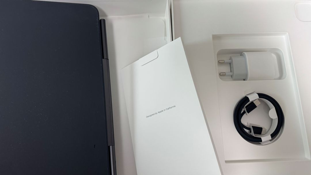 애플 아이패드 프로 13인치 m4 매직키보드 팝니다--4