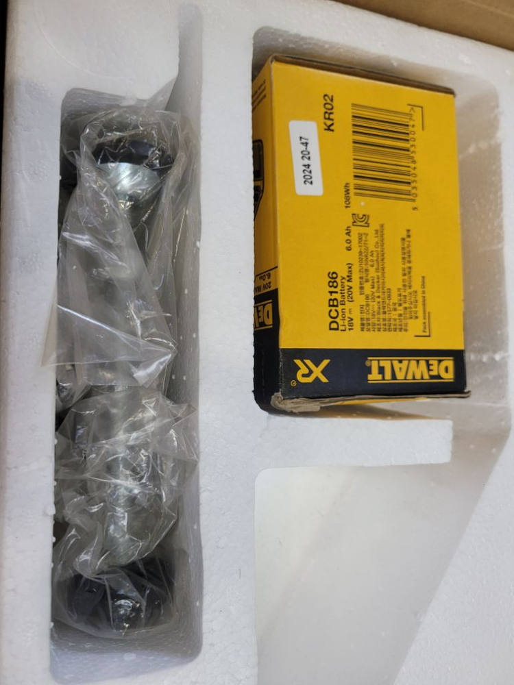 디월트 슬라이딩 각도 절단기 무선 이미지