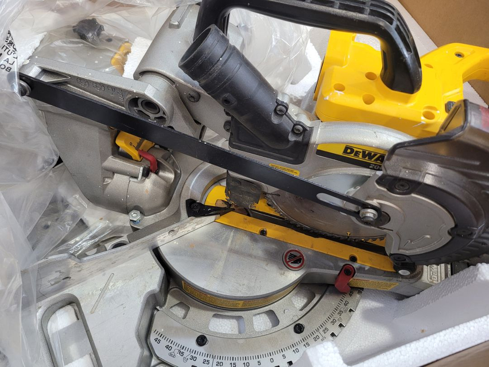 디월트 슬라이딩 각도 절단기 무선 이미지