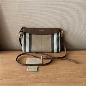 Burberry 체크 크로스백 / 상태 최상