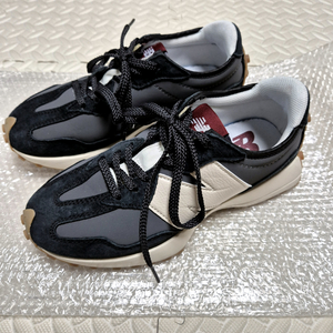 뉴발란스327 블랙 문빔
