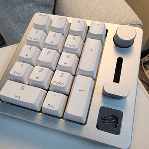 글로리어스 넘버패드 GMMK NUMPAD