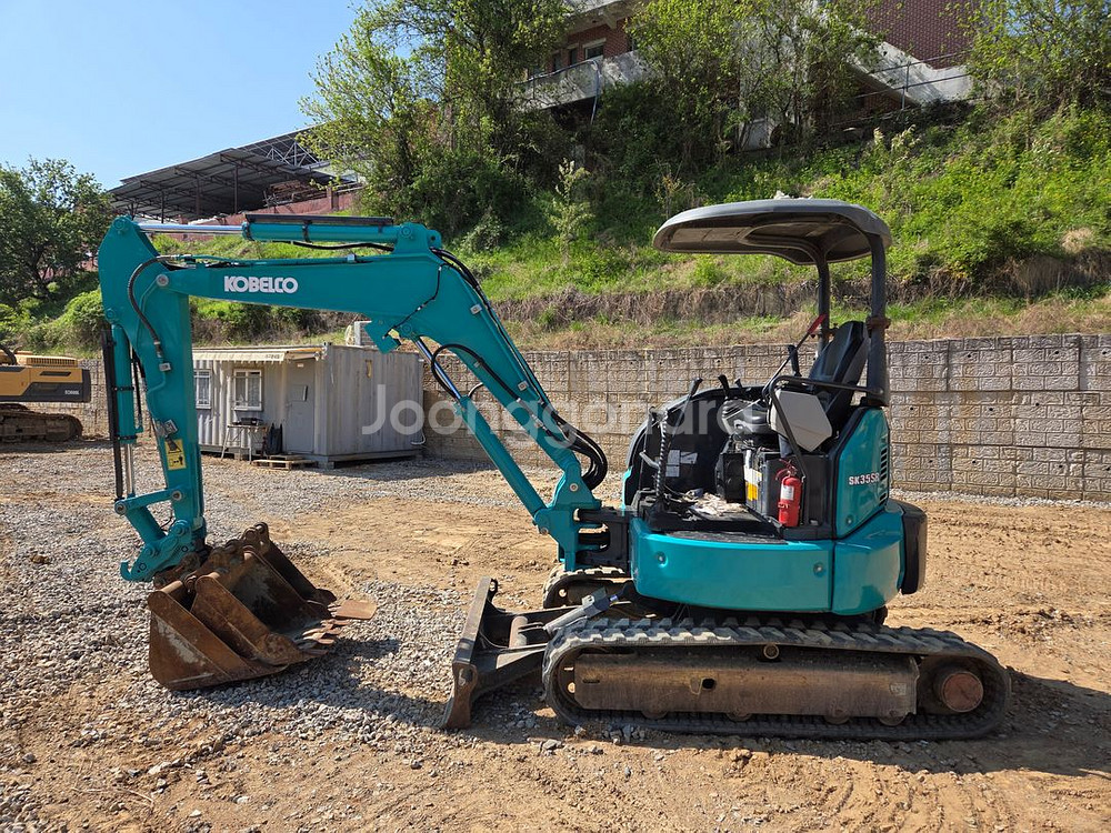 035 중고굴삭기 코벨코 SK35 2020년식--4