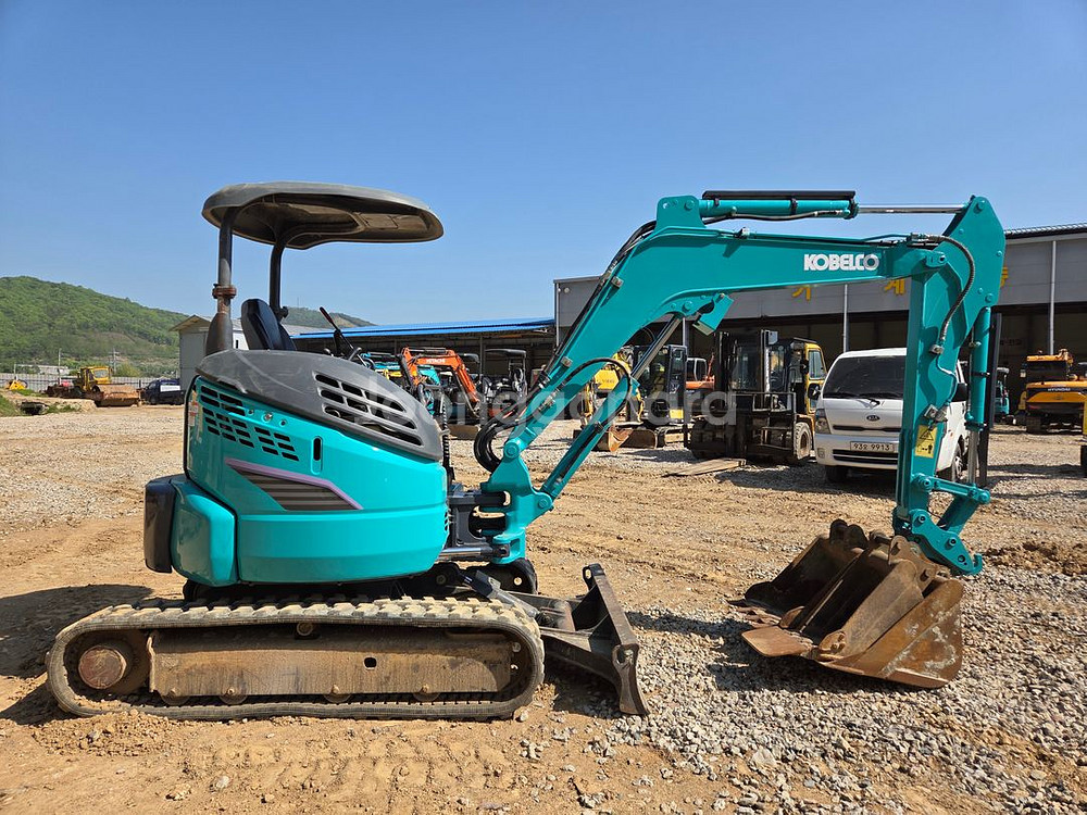 035 중고굴삭기 코벨코 SK35 2020년식--1
