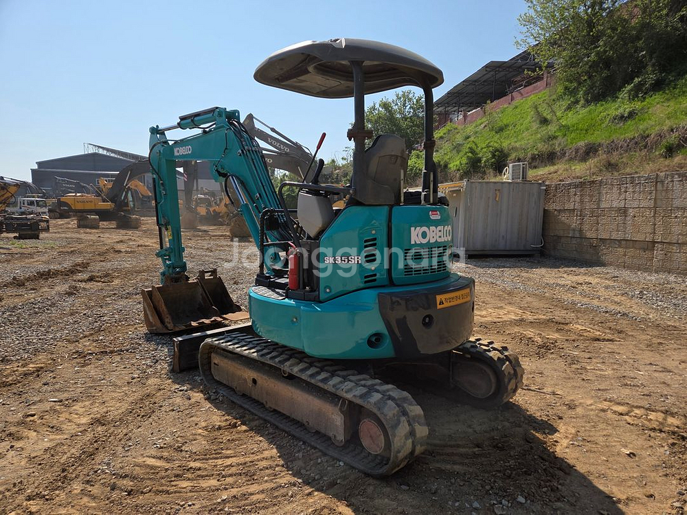 035 중고굴삭기 코벨코 SK35 2020년식--3