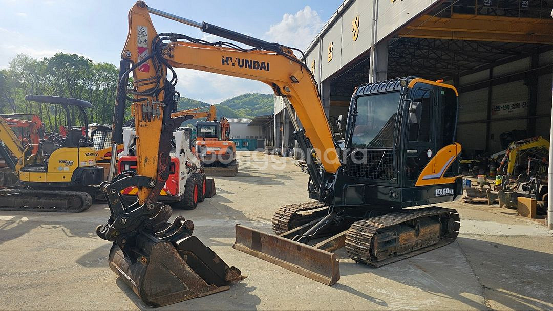 02급 중고굴삭기 현대 HX60 2017년 코집 버켓3--1