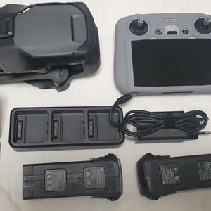DJI 매빅3 플라이모어콤보 입니다.