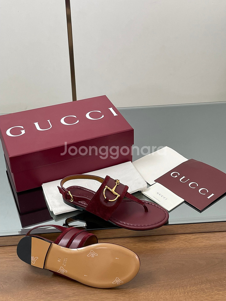 GUCCI 여성 홀스빗 클립온 샌들--1