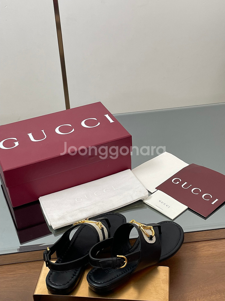 GUCCI 여성 홀스빗 클립온 샌들--1