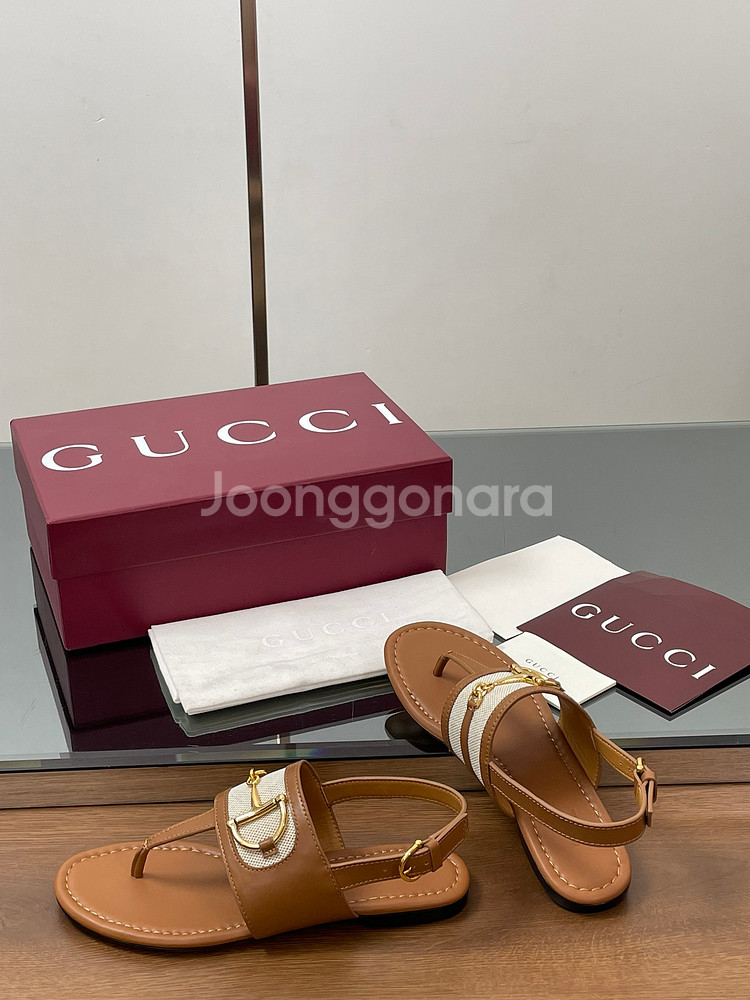 GUCCI 여성 홀스빗 클립온 샌들--4