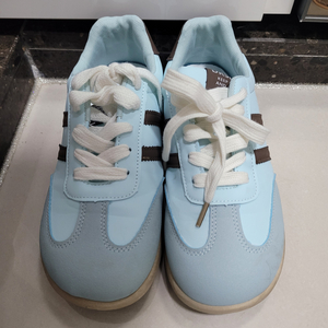여성 하늘색 운동화 235