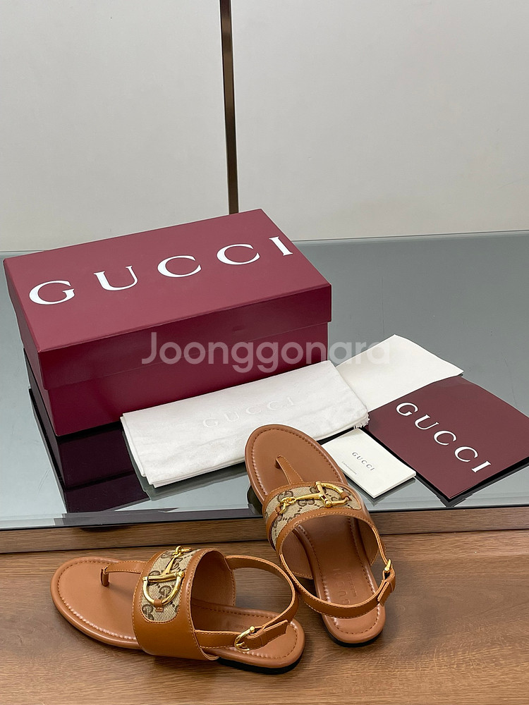 GUCCI 여성 홀스빗 클립온 샌들--8